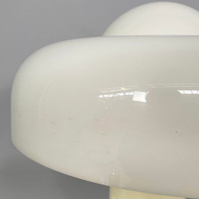 Italian Space Age White Metal and Acrylic Glass Brumbury Table Lamp attributed to Luigi Massoni for Guzzini, 1970s For Sale - Image 9 of 17