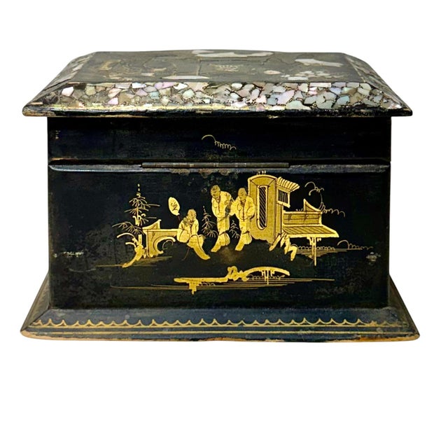 Shell 19th Century Japanese Black Lacquer and Mother of Pearl Jewelry Box For Sale - Image 7 of 8