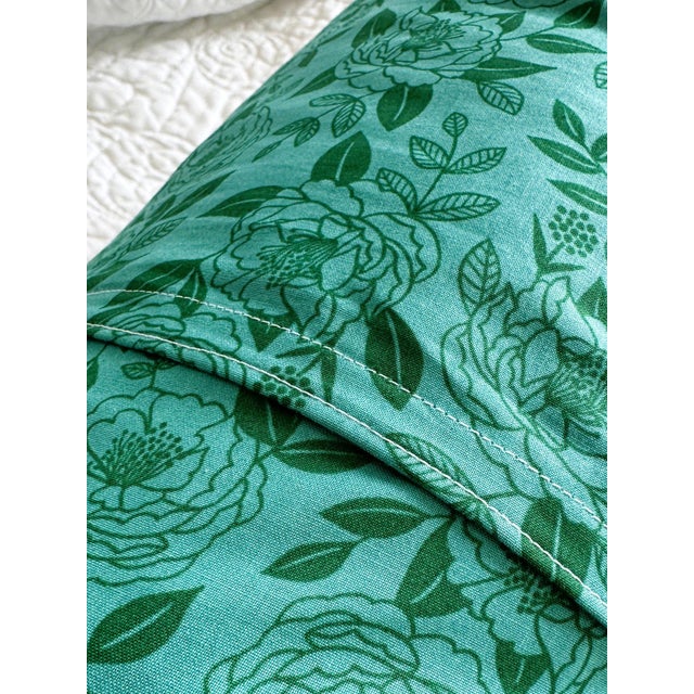 New York Niagra Falls Large Green Vintage Pennant on New Woven Floral Throw Pillow For Sale - Image 4 of 4