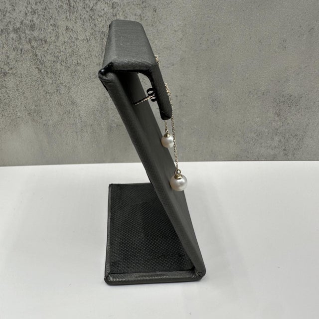 Contemporary Pearl and Diamond Drop Earrings in 14kt Yellow Gold – 0.08ctw, 6.6mm, New, A Pair For Sale - Image 3 of 5