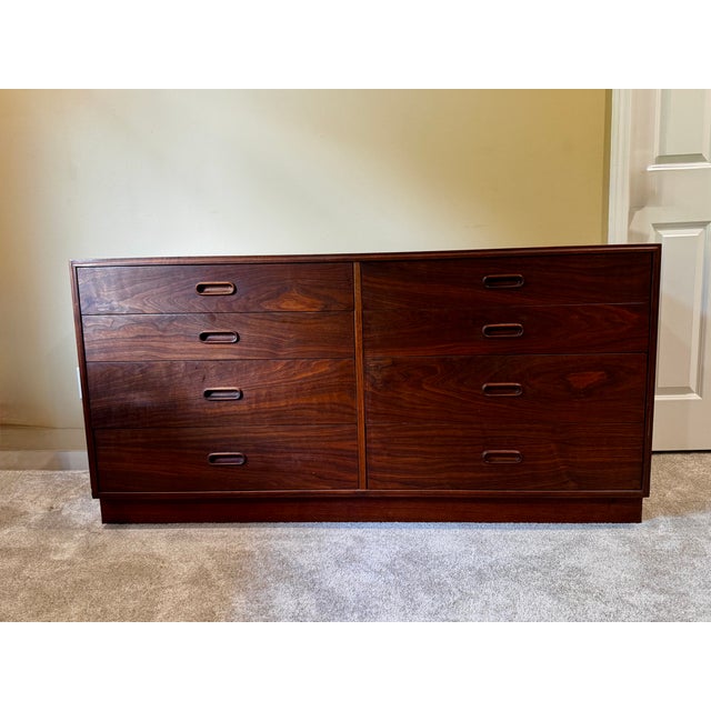 Mid Century 8 and 12 Drawer Dresser Set Attributed to Jack Cartwright by Founders For Sale - Image 9 of 11