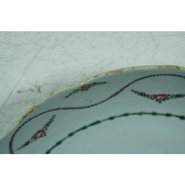 Antique 18th Century Qianlong Chinese Export Famille Rose Scalloped Bowl For Sale - Image 9 of 11