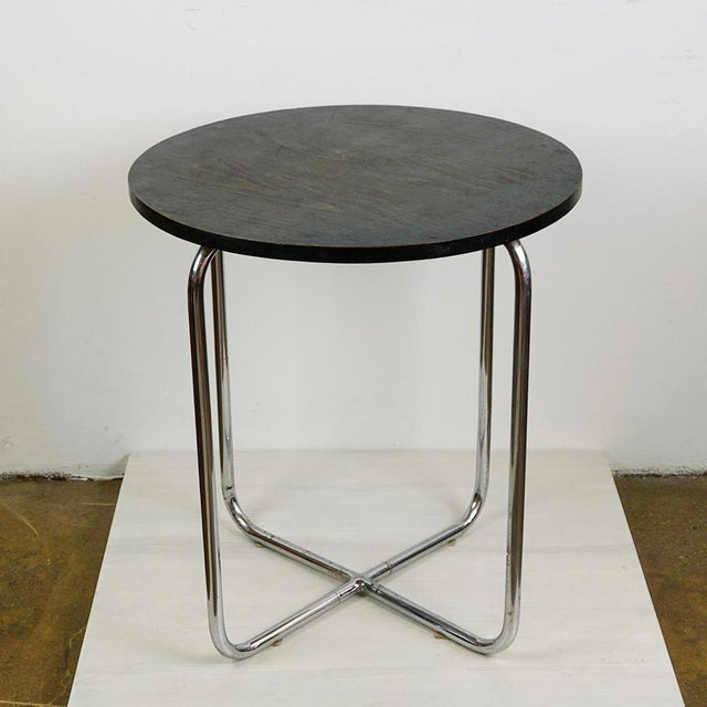 This Bauaus style chromed tubular steel Coffee table has been produced in the 1930s , its design is very close to The B 27...