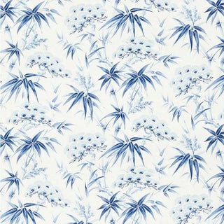 Sample - Schumacher Arita Floral Fabric in Porcelain For Sale