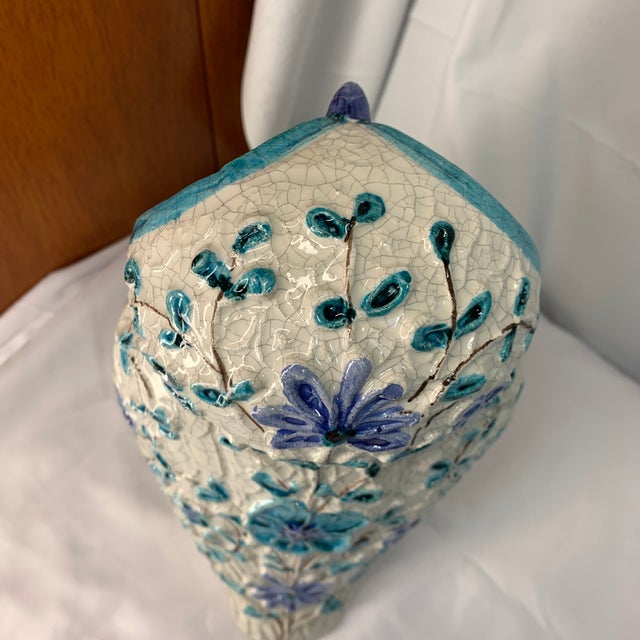 1950s Mid-Century Modern Italian Attributed to Alvino Bagni Ceramic Owl Figurine With Blue Jewel Glass Eyes & Floral Crackle Glaze 10” White and Blue For Sale - Image 5 of 11