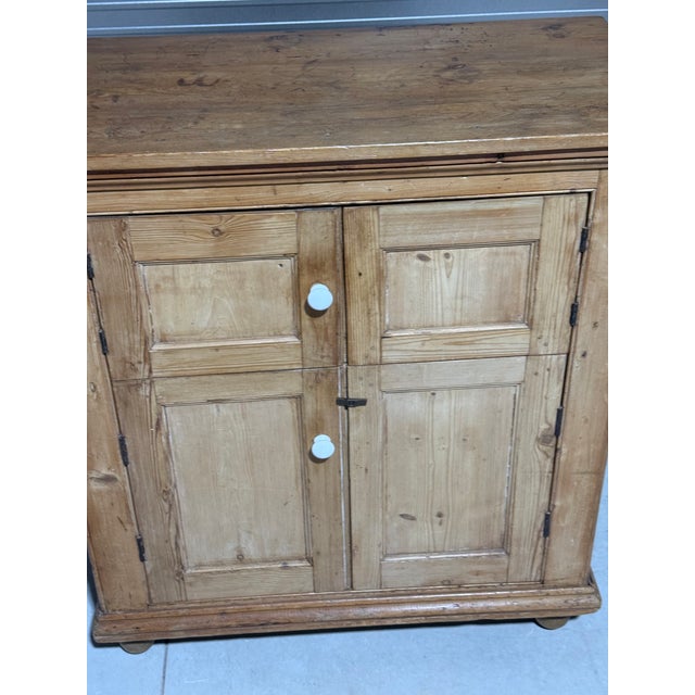 Late 19th Century Antique Pine Cupboard With Porcelain Knobs From England For Sale - Image 5 of 18