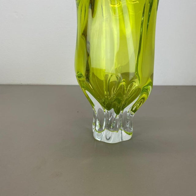 1960s Large Abstract Yellow Green Murano Glass Vase, Italy, 1970 For Sale - Image 5 of 18
