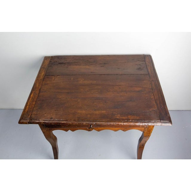 French Louis XV Poplar and Oak Writing Table For Sale - Image 6 of 16