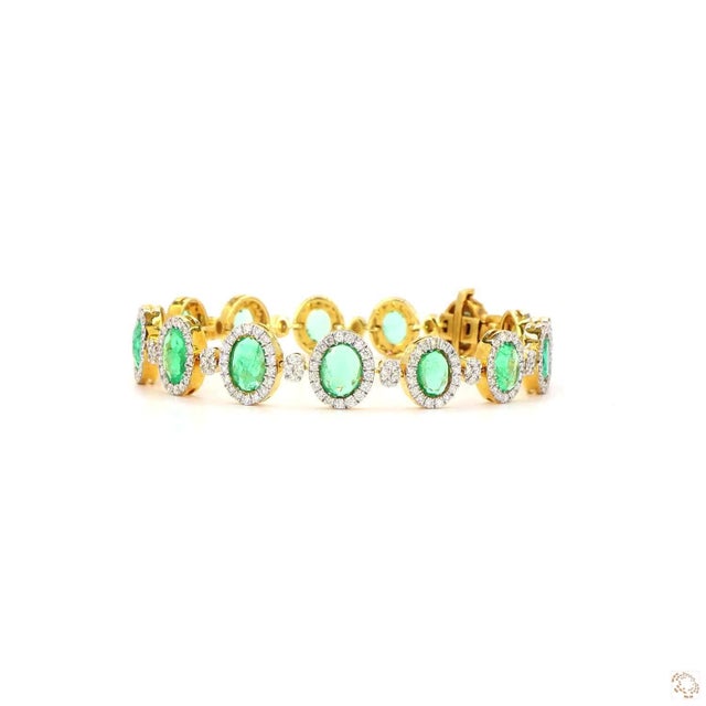 This statement bracelet from our contemporary estate collection centers on a 2.67-carat diamond in a round brilliant cut...