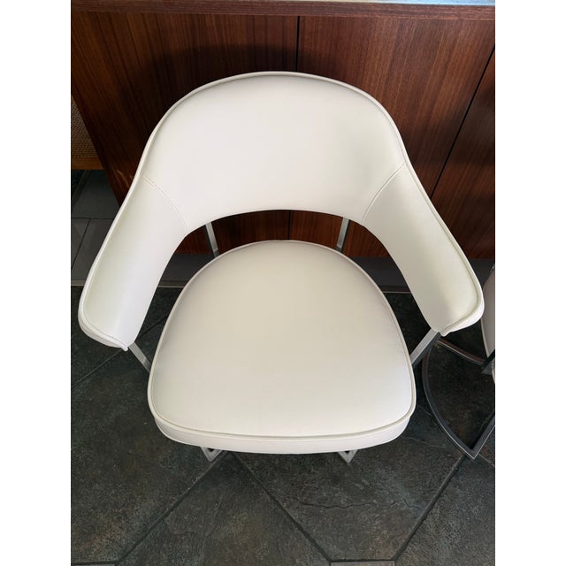 Mid-Century Modern Pair of MCM Chrome Swivel Chairs For Sale - Image 3 of 3