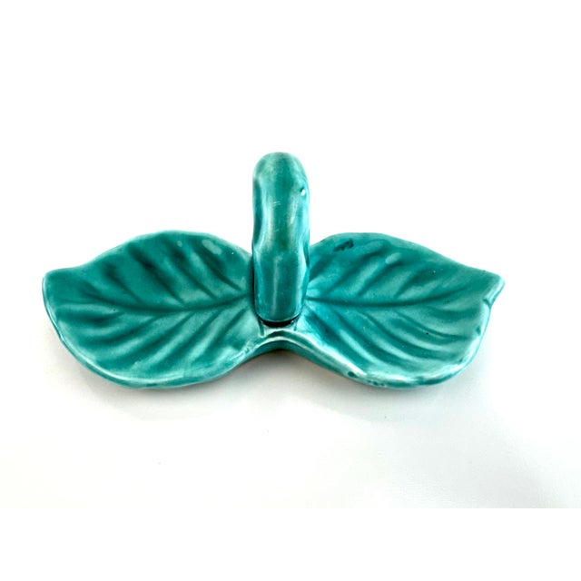 1960s Mid 20th Century Japanese Peach Salt & Pepper Shakers With Leaf Tray For Sale - Image 5 of 10