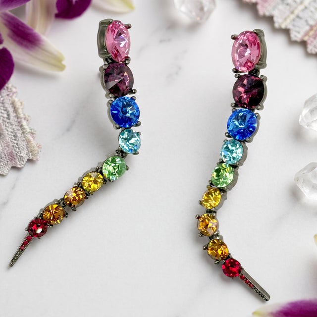 2010s Oscar De La Renta Hematite Plated Rainbow Swarovski Crystal Drop Earrings, Pair For Sale - Image 5 of 10