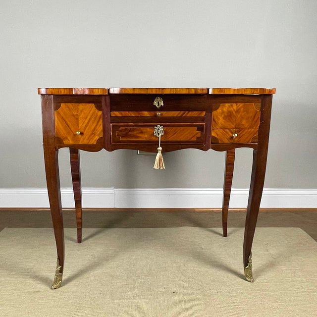 Louis XV to XVI Antique dCoiffeuse (Vanity) in Amaranth and Tulipwood, by Pierre Plée, Paris, C. 1770 For Sale - Image 4 of 18