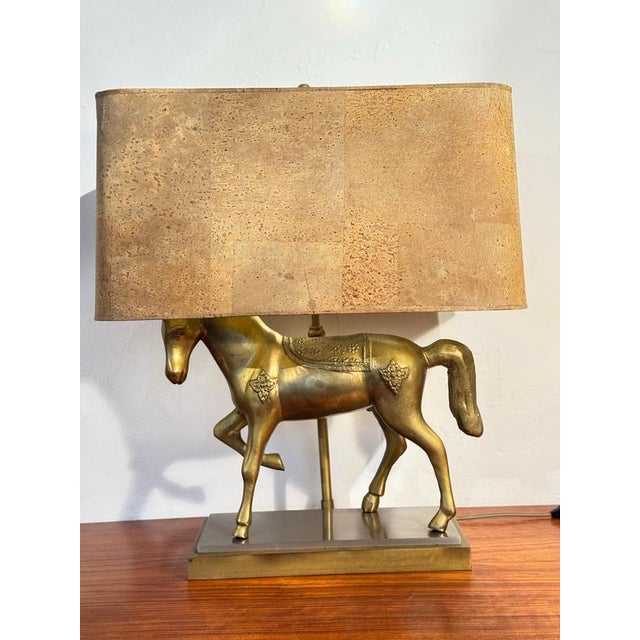 This stunning vintage Hollywood Regency table lamp from the 1970s is a real eye-catcher for your interior. The base of the...