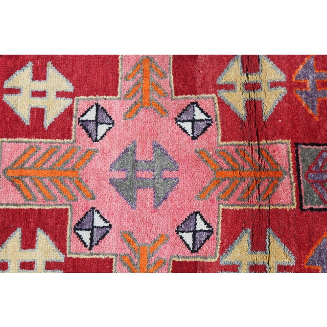 Mid 20th Century Anatolian Hand Knotted Rug With Bold Geometric Motifs – 3' 11'' X 6' 2'' For Sale - Image 11 of 12