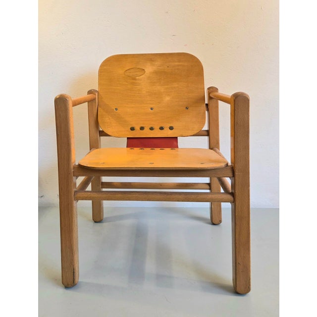 Simple and functional. The inserted leather panel allows the seat and backrest to flex slightly during use. I have...