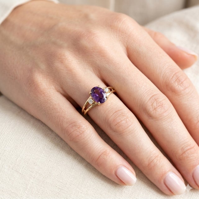 Contemporary Beautiful Amethyst Wedding Ring - Febraury Birthstone Ring Us (All Sizes Available) For Sale - Image 3 of 5
