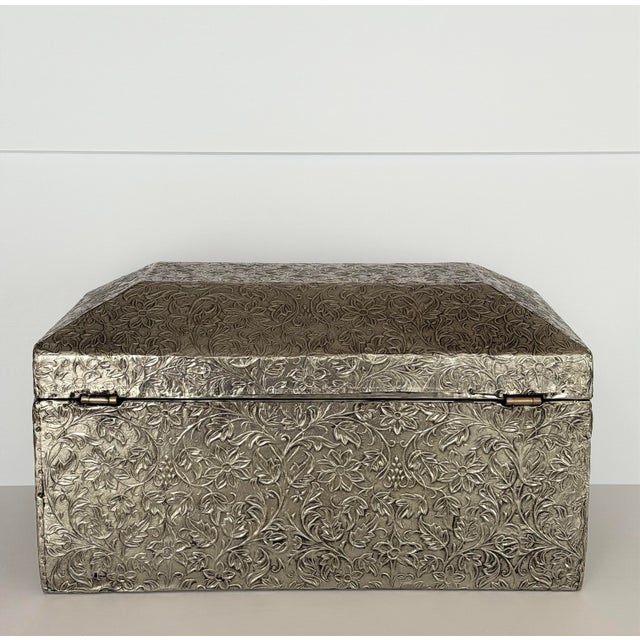 1900s Large Indian Hand-Chased Floral Metal Rectangular Silver Box For Sale - Image 11 of 12