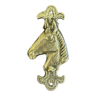1940s English Cast Brass Horse Head Door Knocker With Aged Patina For Sale