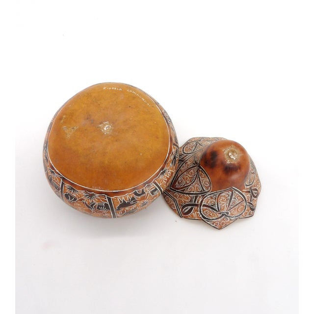 1980s Peruvian Hand-Carved Mate Burilado Folk Art Gourd Box Signed For Sale - Image 6 of 11