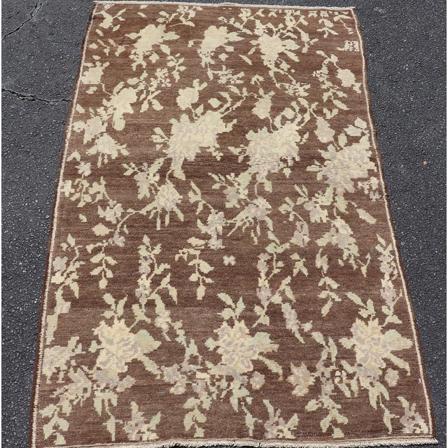 Mid 20th Century Mocha Vintage Turkish Oushak Rug With Free-Flowing Green & Cream Flower Blossoms For Sale - Image 5 of 11