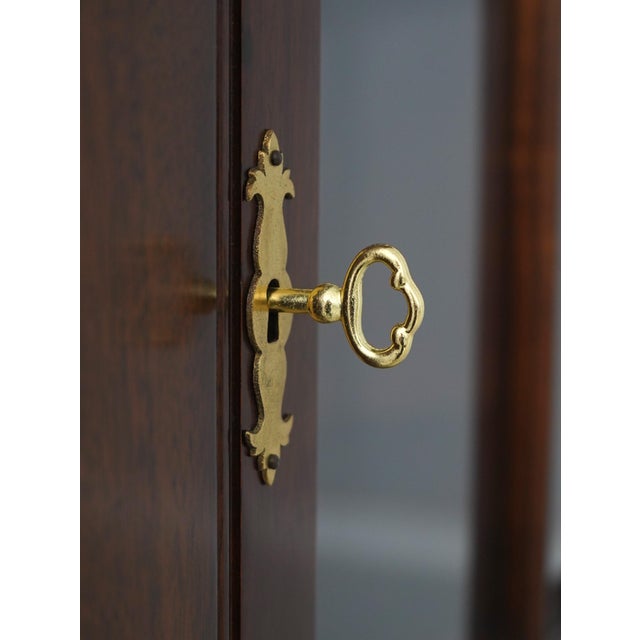 1970s Henkel Harris Mahogany Corner 1 Piece China Cabinet For Sale In Philadelphia - Image 6 of 17