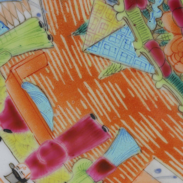 Rose Early 20th Century Export Porcelain Cantonese Famille Rose Plate For Sale - Image 8 of 13