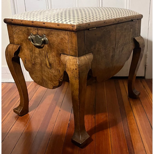 Queen Anne Antique 18th Century English George III Walnut Commode Foot Stool For Sale - Image 3 of 12