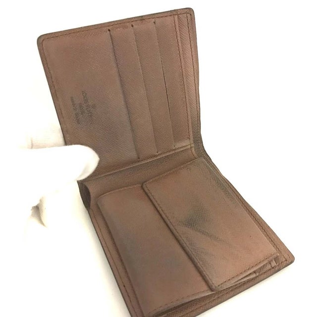 Authentic Louis Vuitton Monogram Men's Portefeiulle Marco Brown Bifold Wallet. Measures 4.1"x4.1"x.78", contains snap shut...