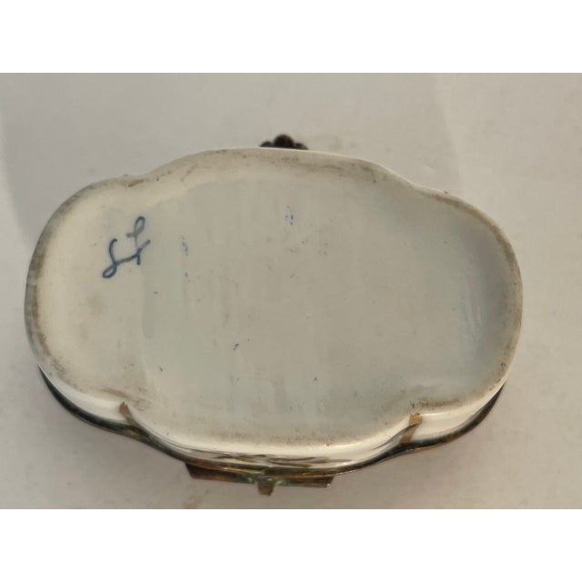 French 18 Th C Antique French Sèvres Porcelain Snuff Trinket Box For Sale - Image 3 of 4