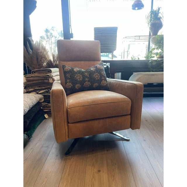 Upholstered in supple champagne-colored leather, this tailored recliner features clean lines and subtle cable stitching...
