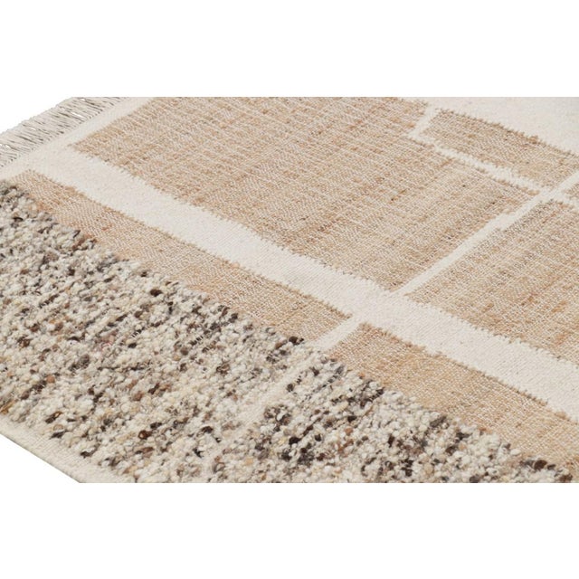 Rug & Kilim’s Abstract Flatweave With Cream and Beige Geometric Patterns For Sale In New York - Image 6 of 7