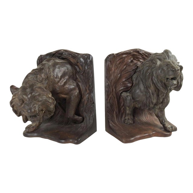 Early 20th Century Bradley Hubbard Lion Tiger Cast Iron Bookends For Sale