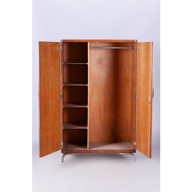 Walnut Bauhaus Wardrobe Made in Czechia attributed to Robert Slezak, 1930-1939 For Sale - Image 4 of 11