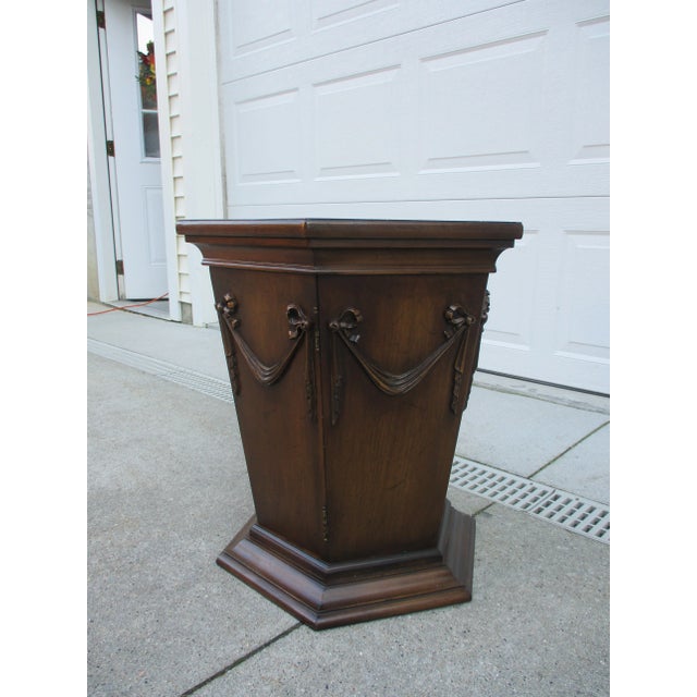 Mid 20th Century Vintage Burl Wood Top Side Table With Ribbon and Bow Motif For Sale - Image 5 of 12