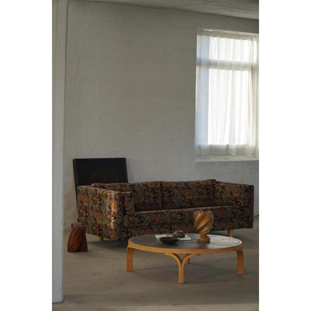 This elegant coffee table is a classic example of Danish Mid-Century Modern design, celebrated for its clean lines,...