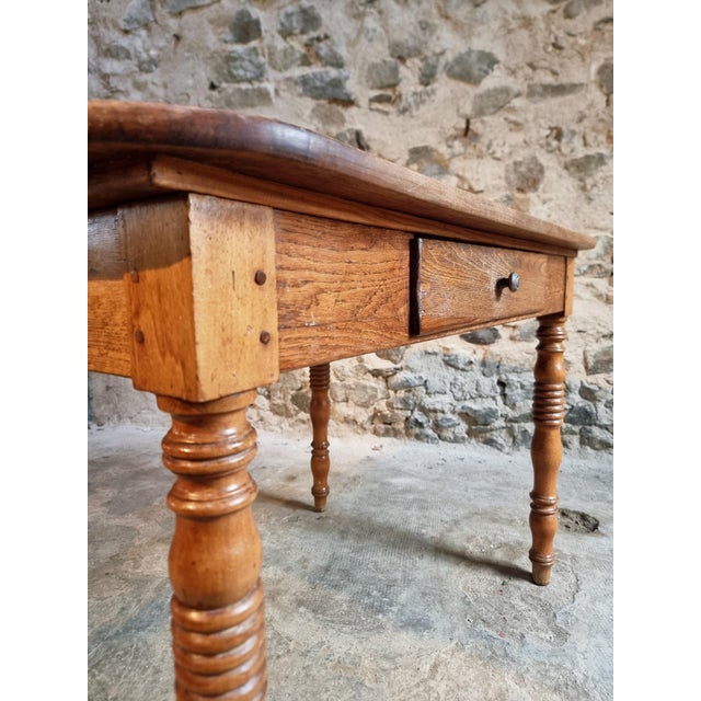 This French table presents an interesting combination of periods, bringing together a late 19th century base with a later...