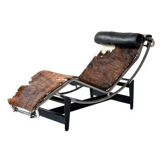 1970s Lc4 Cowhide Chaise by Le Corbusier, Pierre Jeanneret, and Charlotte Perriand for Cassina For Sale