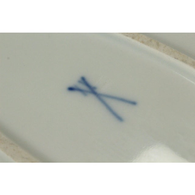 1800's Meissen Porcelain "Deutches Blumen" Scattered Flowers Oval Platter For Sale - Image 10 of 12