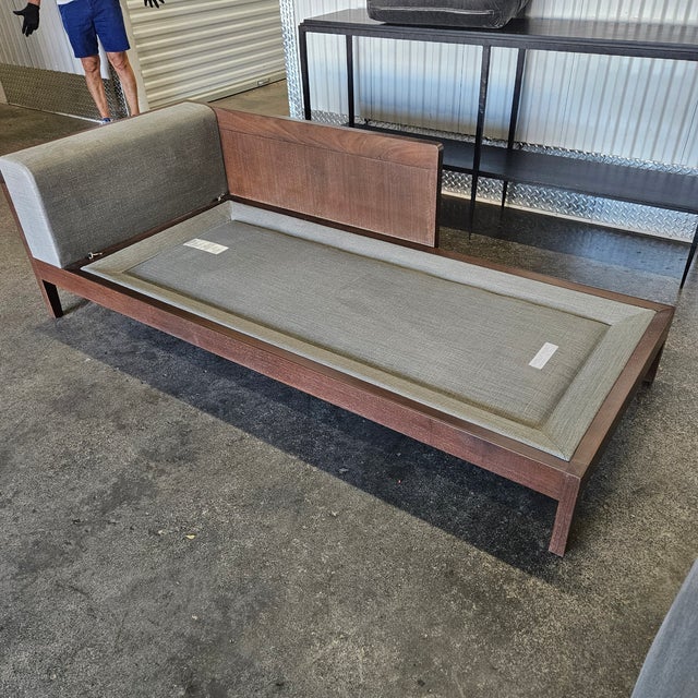 Elegant Holly Hunt Jupiter Chaise / Daybed For Sale In Miami - Image 6 of 12