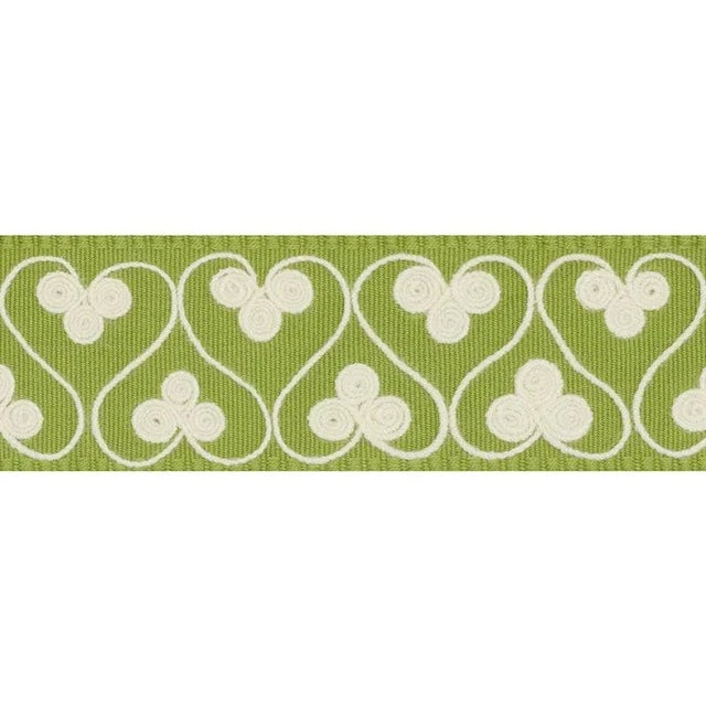 Coquette's delicate scrolling hearts are rendered in corded embroidery with slight irregularities for an artistic effect....