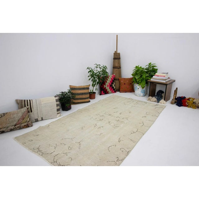 1960s Vintage Washed Out Turkish Rug- 3′11″ × 6′9″ For Sale In Los Angeles - Image 6 of 7