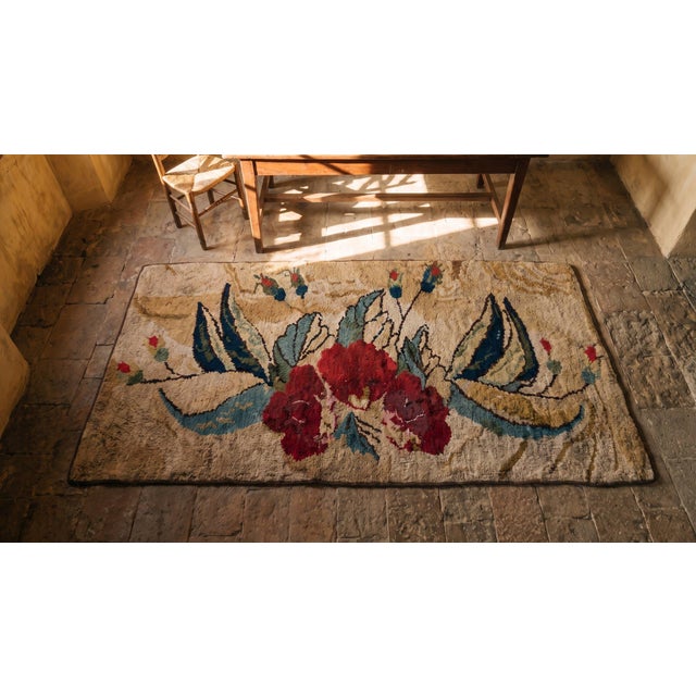 1880s Beige Roses Folk Art Antique American Hooked Rug 2'6" X6'2" Knotted Pile Wool Carpet For Sale - Image 13 of 14