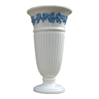 1960s Wedgwood Trumpet Vase Lavender Grapes on Embossed Cream For Sale