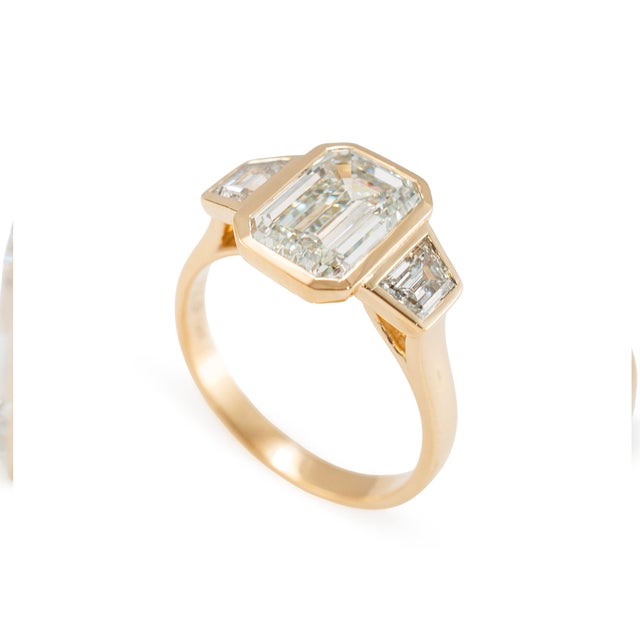 Metal 14k Yellow Gold 3.49ctw Emerald Trapezoid Lab Grown Diamond Engagement Ring, Size 8 For Sale - Image 7 of 10