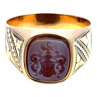 Mid 20th Century 14k Yellow Gold Vintage Agate Intaglio Signet Ring, Size 11.5 For Sale