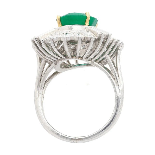 1990s Gia Certified 4 Carat No Oil Emerald & Diamond Halo Platinum Ring Size 6.25 For Sale In Miami - Image 6 of 9