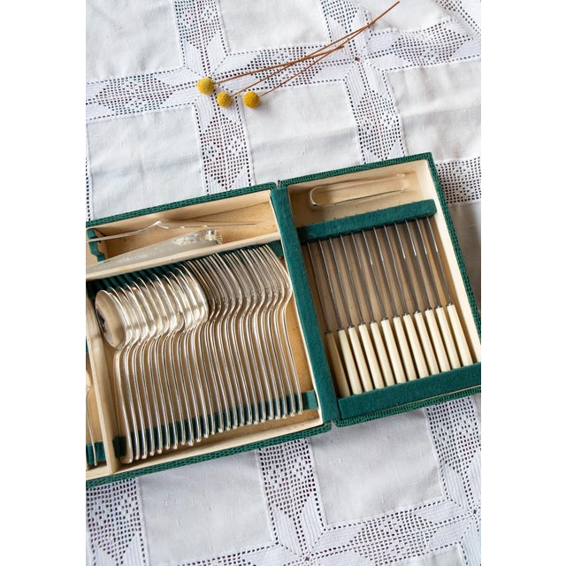 Plastic Large French Cutlery Set for Twelve People from Le Couvert Français Coquille, 1930s, Set of 75 For Sale - Image 7 of 9