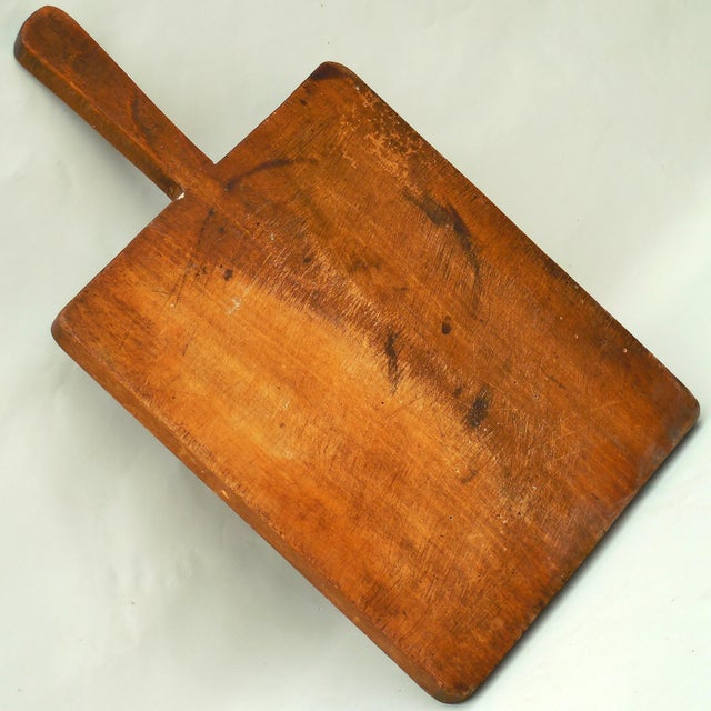 Wood Antique French Country Beechwood Bread Board With Long Handle - Kitchen Cutting Board For Sale - Image 7 of 13