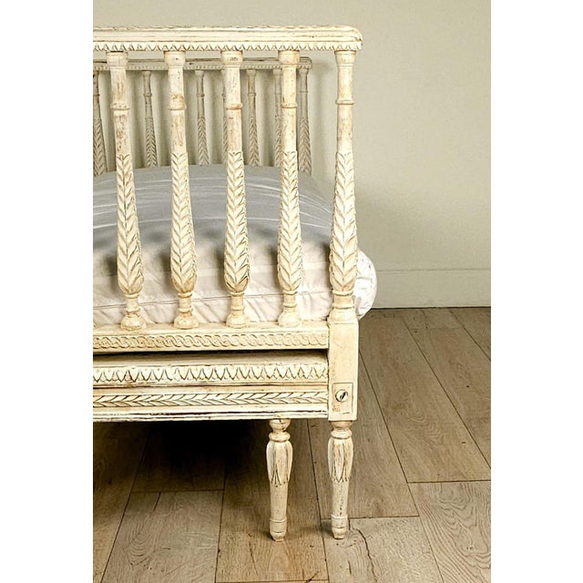 1900 - 1909 Swedish Gustavian Style Day Bed, Circa 1900 For Sale - Image 5 of 6
